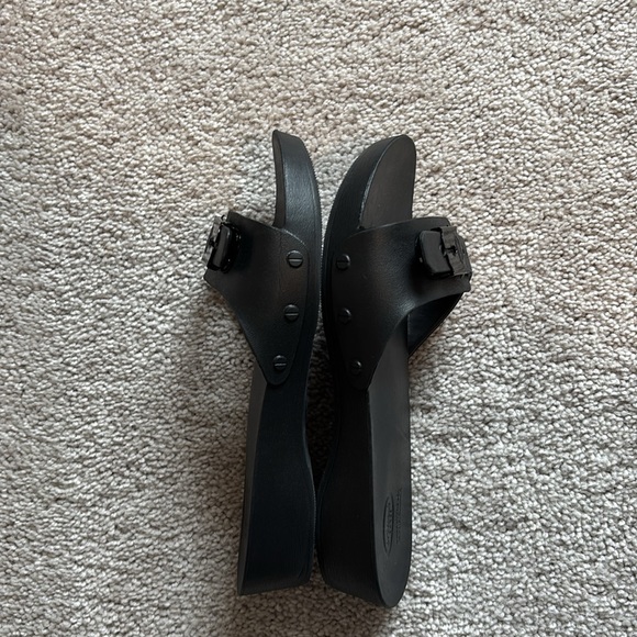 Dr. Scholl’s all black light weight clog sandals - Picture 4 of 7